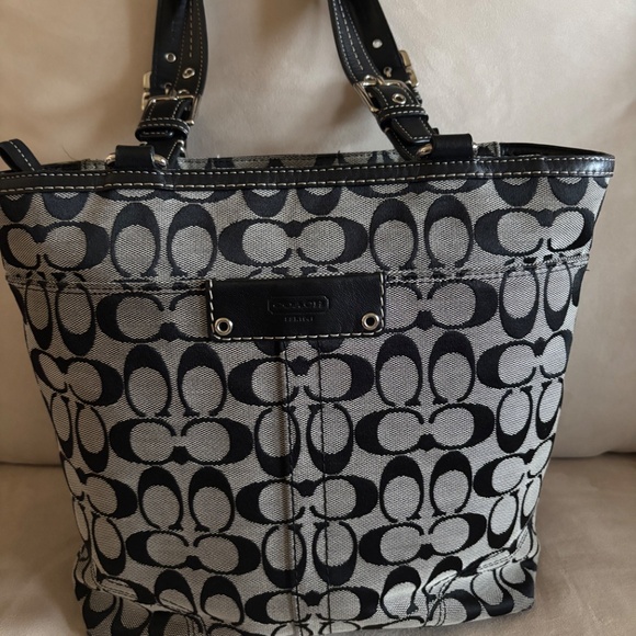 Catch Tote Bag with Matching Wallet - Picture 3 of 9